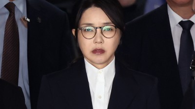'구속' 김건희, 머그샷 찍고 침대·에어컨 없는 독방 수용