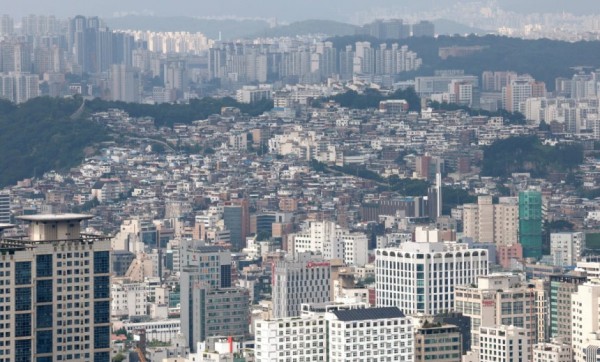 도심에 아파트 단지와 빌라촌이 보이고 있다.  사진=뉴스1