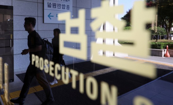 4일 오전 서울 서초구 서울중앙지방검찰청에서 검찰 로고가 보이고 있다./사진=뉴시스