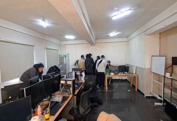 콜센터 조직 검거 현장. /부산경찰청