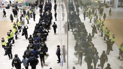 캄보디아 사기조직 총책 호텔 덮치고 추격전..범정부 합동작전에 140명 검거